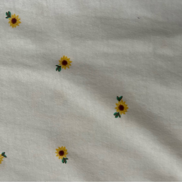 Old Navy short sleeve t-shirt - Picture 2 of 3